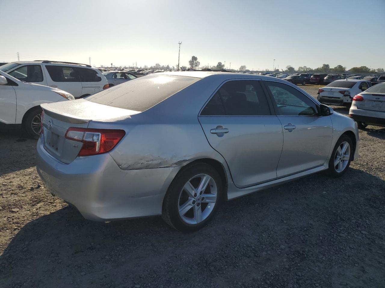 2013 TOYOTA CAMRY L - Фото 3