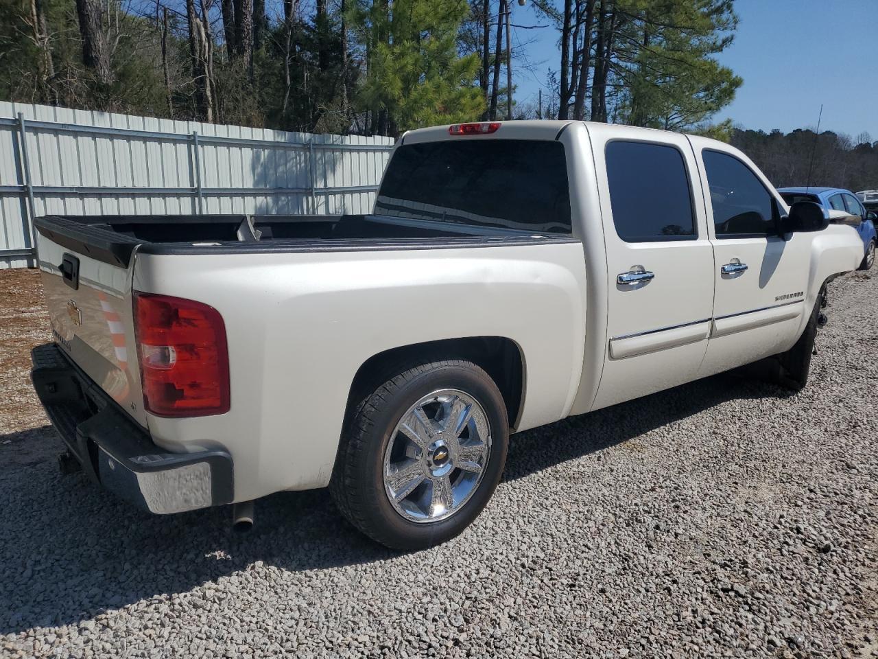 2013 CHEVROLET SILVERADO - Image 3
