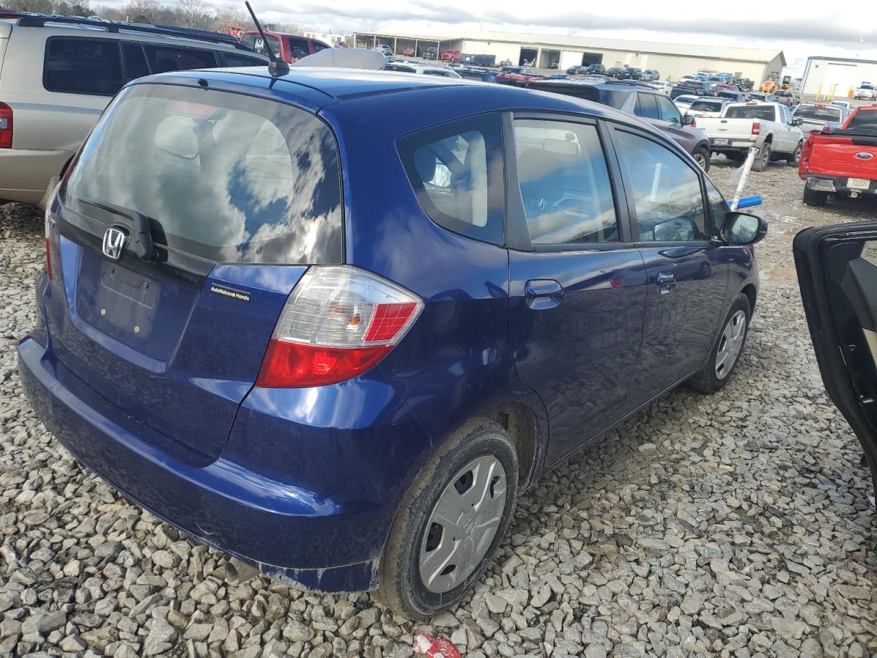 2013 HONDA FIT - Фото 3