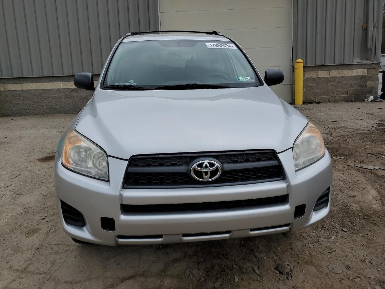 2011 TOYOTA RAV4 - Image 5
