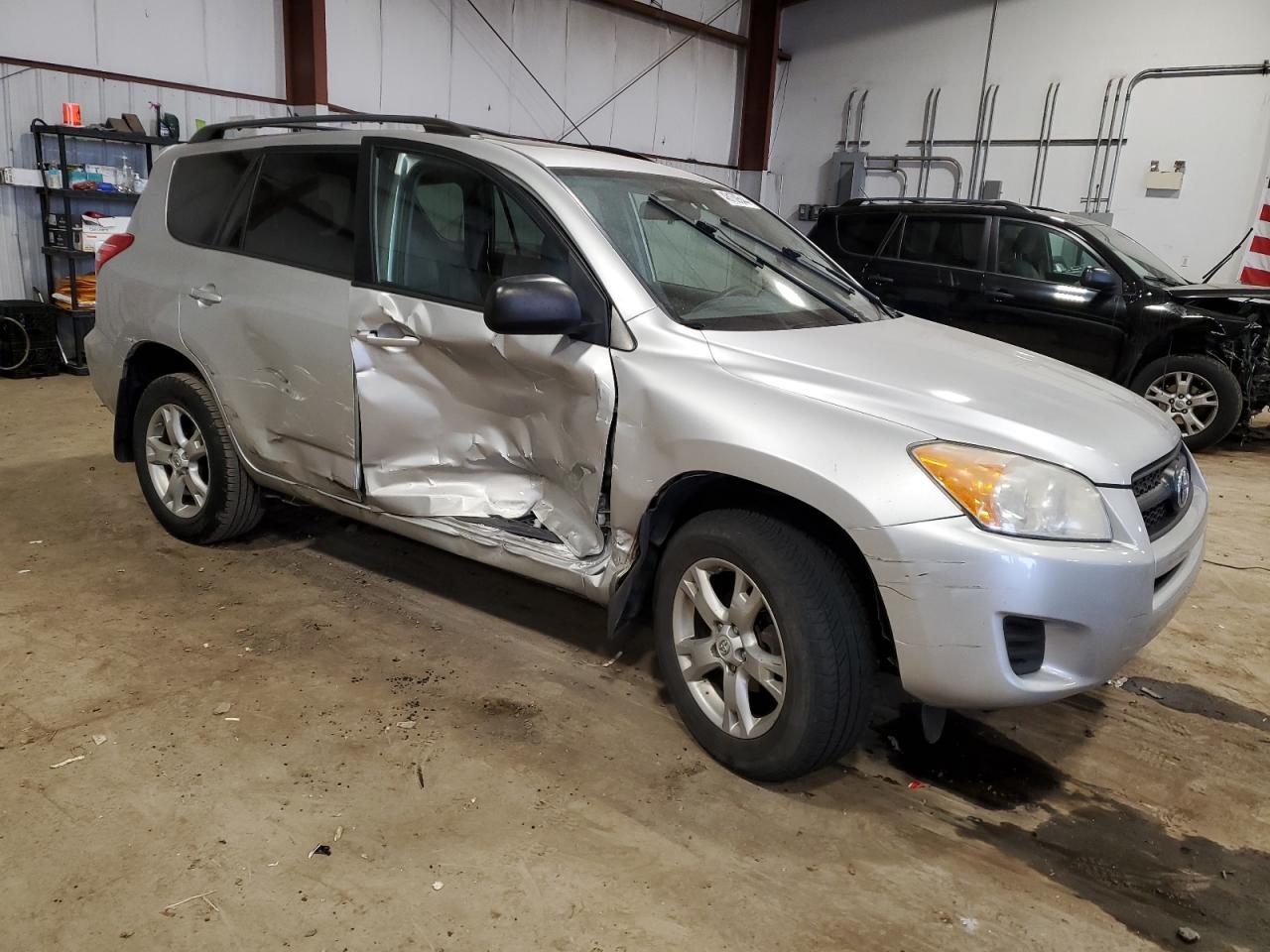 2011 TOYOTA RAV4 - Фото 4