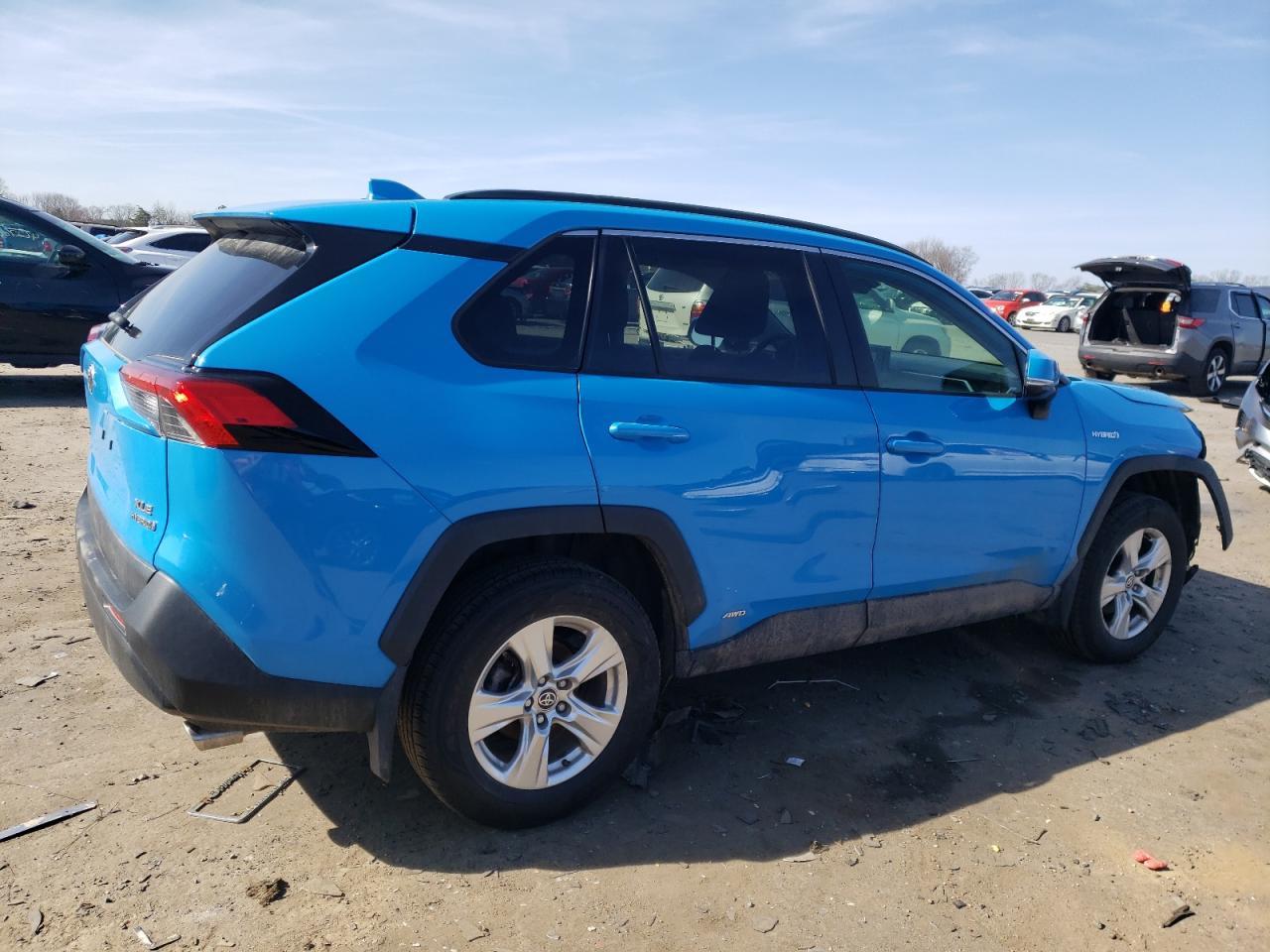 2020 TOYOTA RAV4 XLE - Image 3
