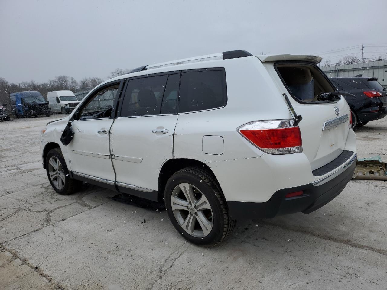 2012 TOYOTA HIGHLANDER - Image 2