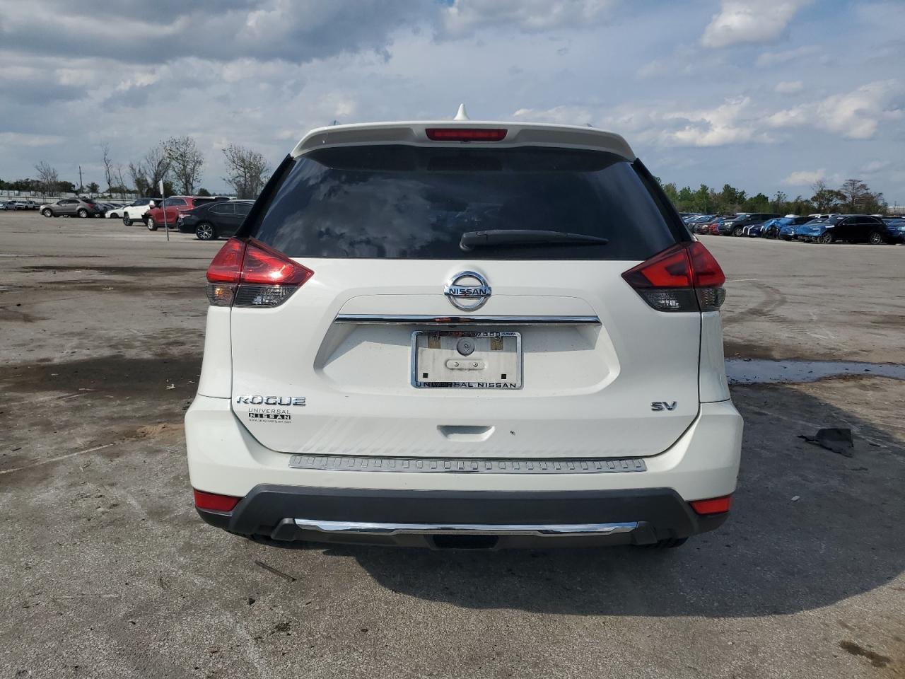 2017 NISSAN ROGUE S - Image 6