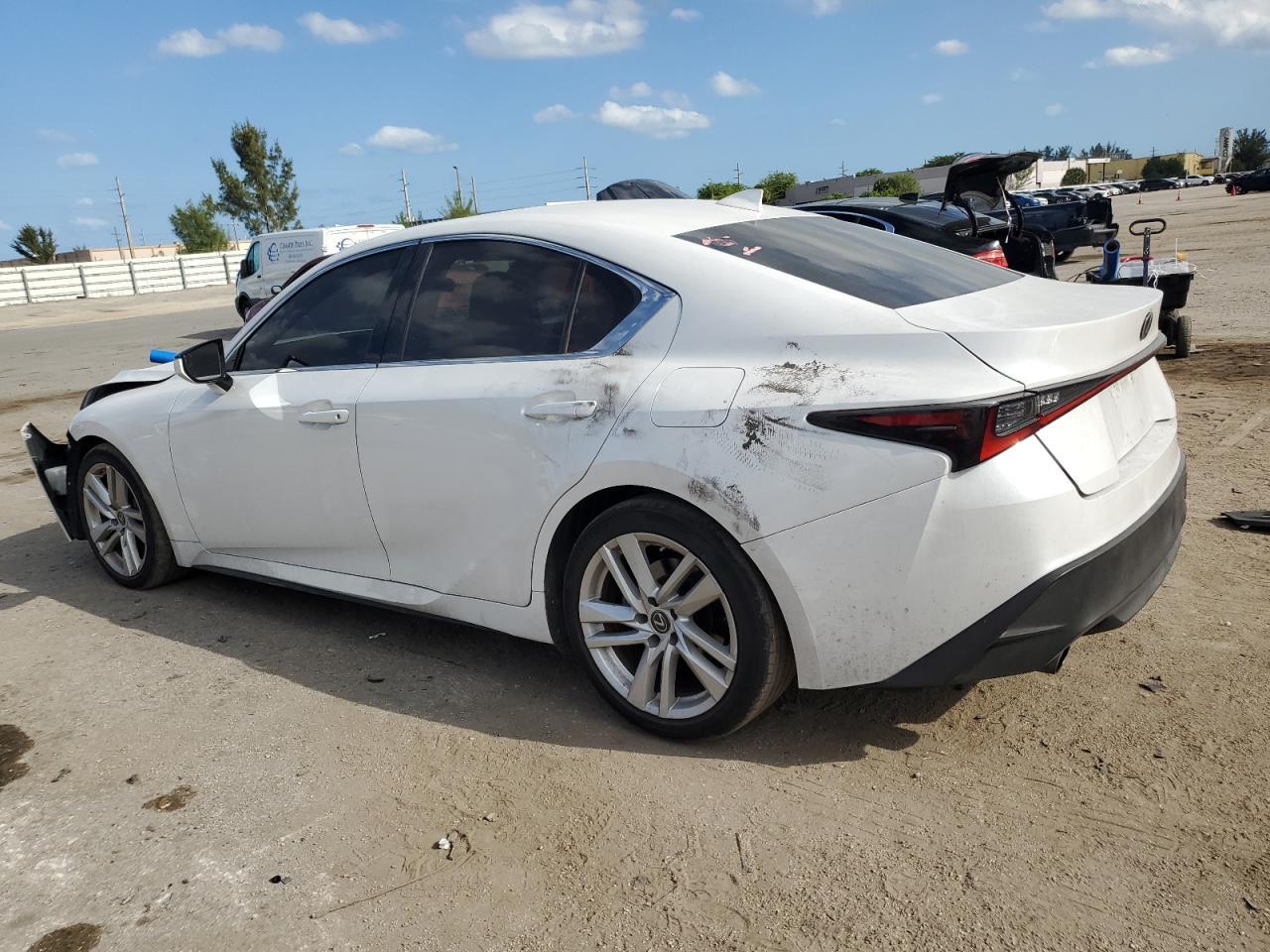 2022 LEXUS IS 300 - Фото 2