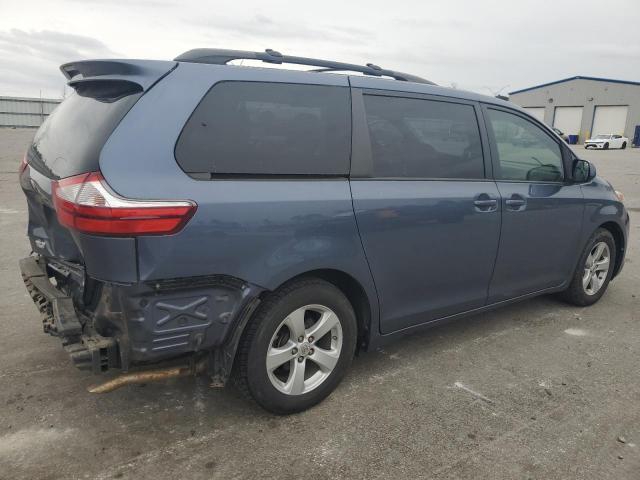 2015 Toyota Sienna Le - Фото 3