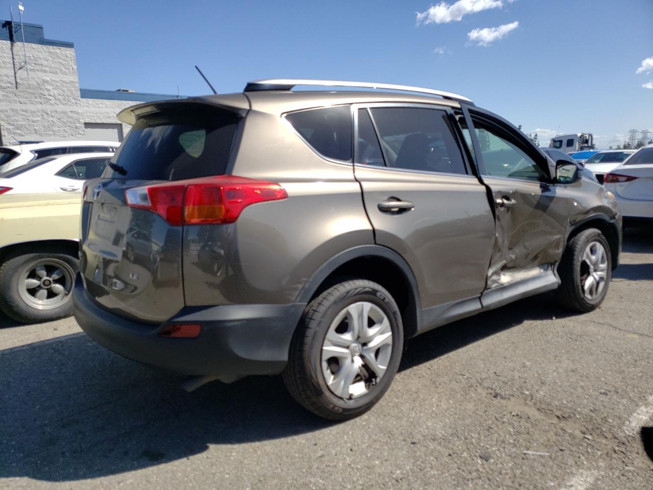 2015 TOYOTA RAV4 LE - Фото 3