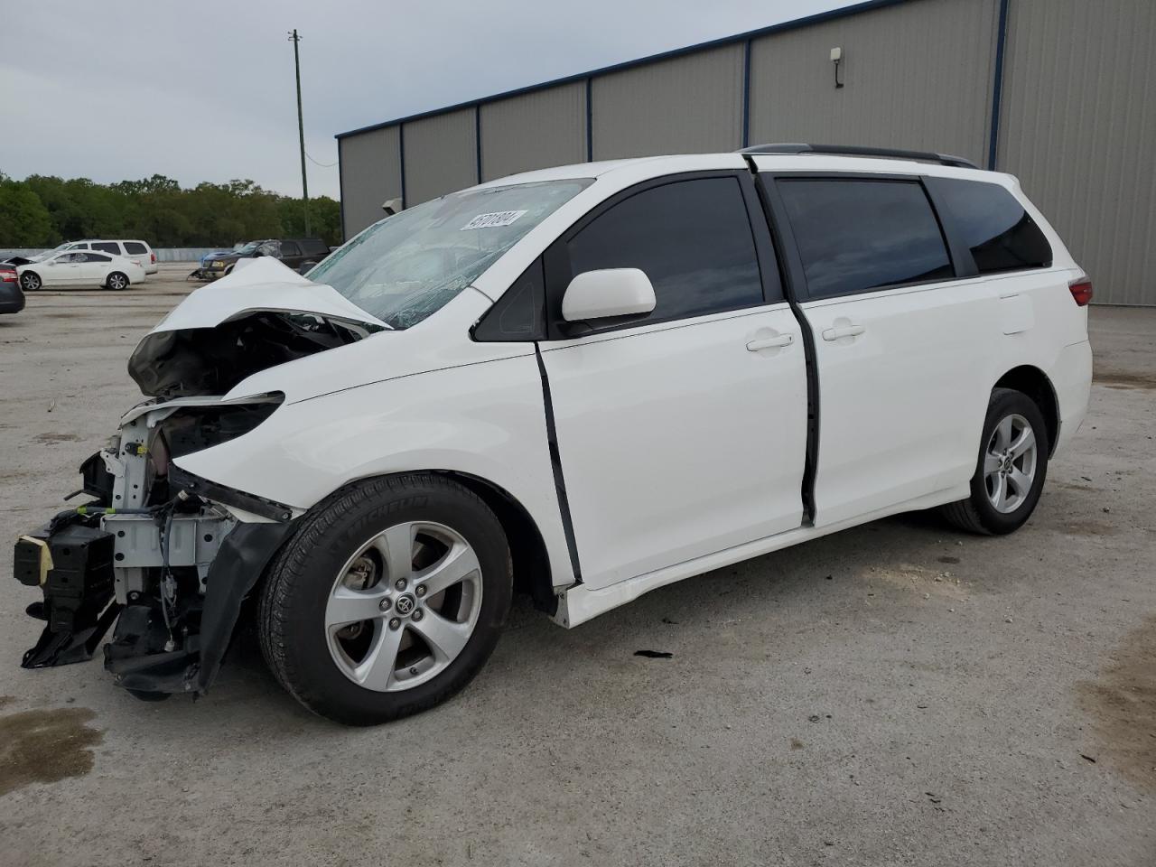 2020 TOYOTA SIENNA LE