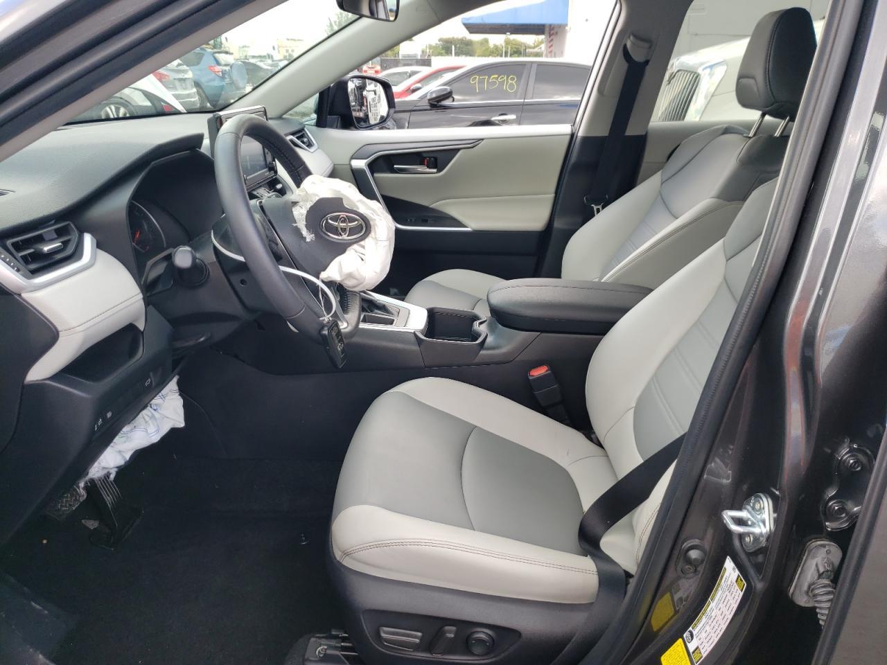 2022 TOYOTA RAV4 XLE P - Фото 7