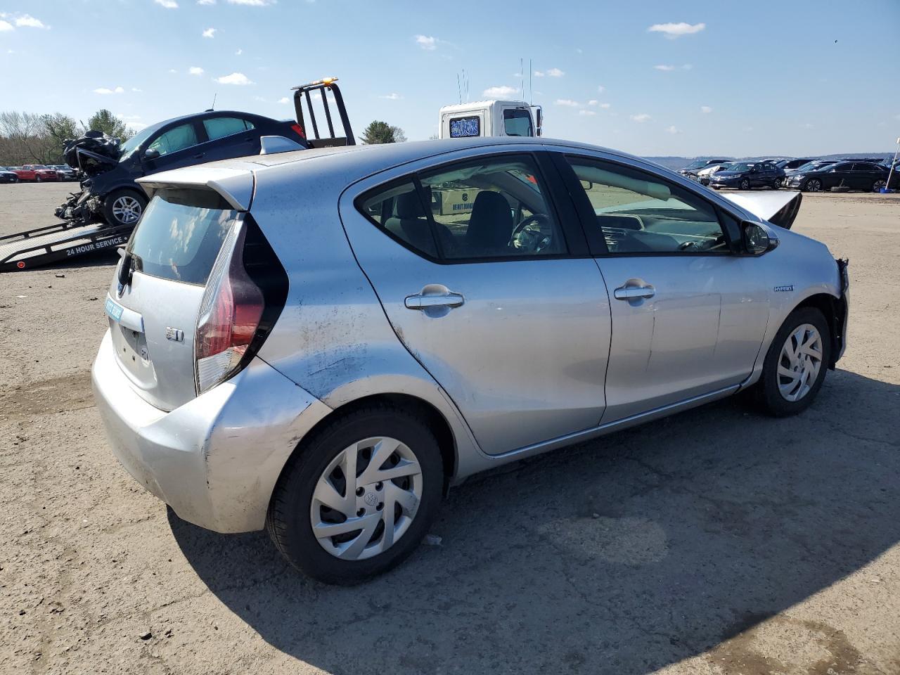 2015 TOYOTA PRIUS C - Image 3
