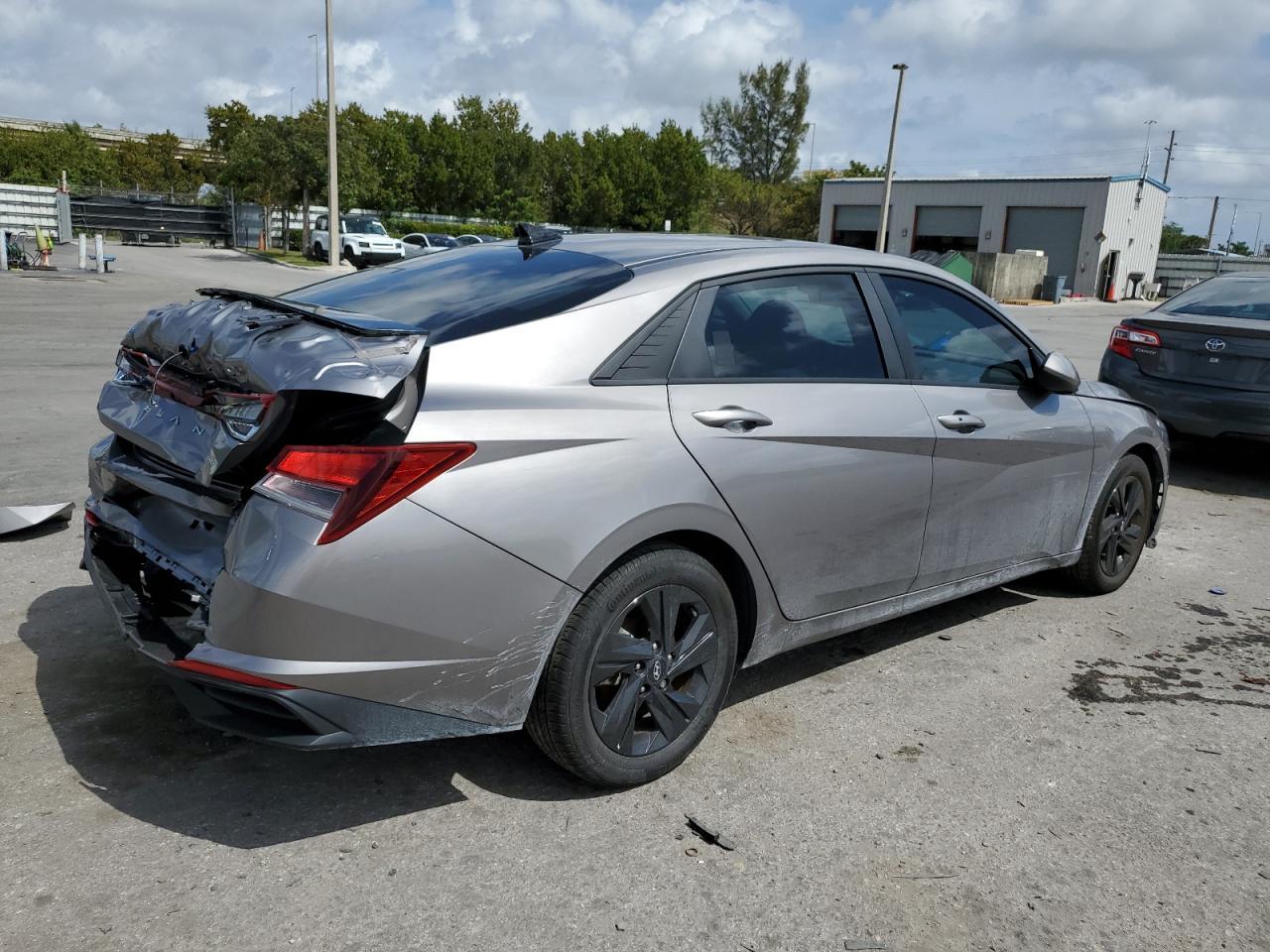 2022 HYUNDAI ELANTRA SE - Фото 3