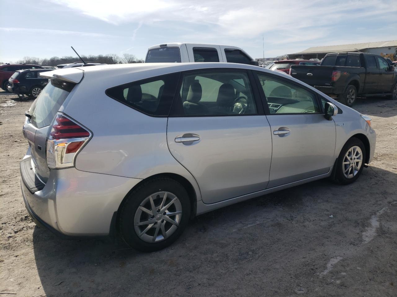 2017 TOYOTA PRIUS V - Фото 3