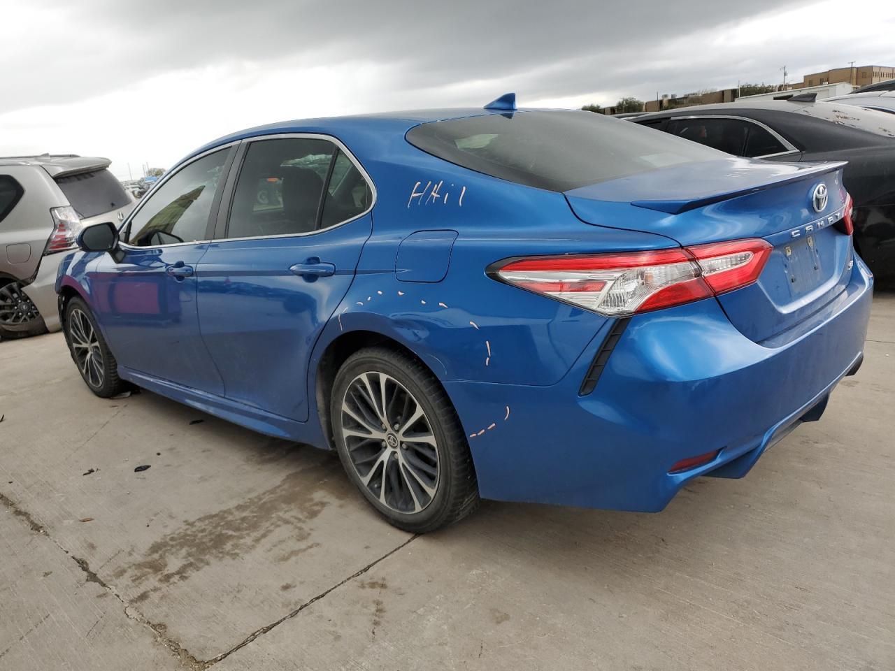 2020 TOYOTA CAMRY SE - Image 2