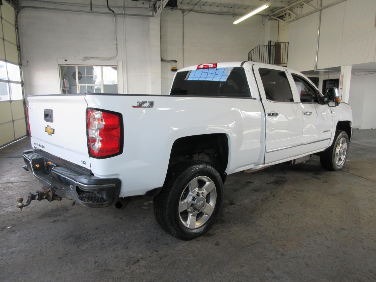 2016 CHEVROLET SILVERADO - Фото 3