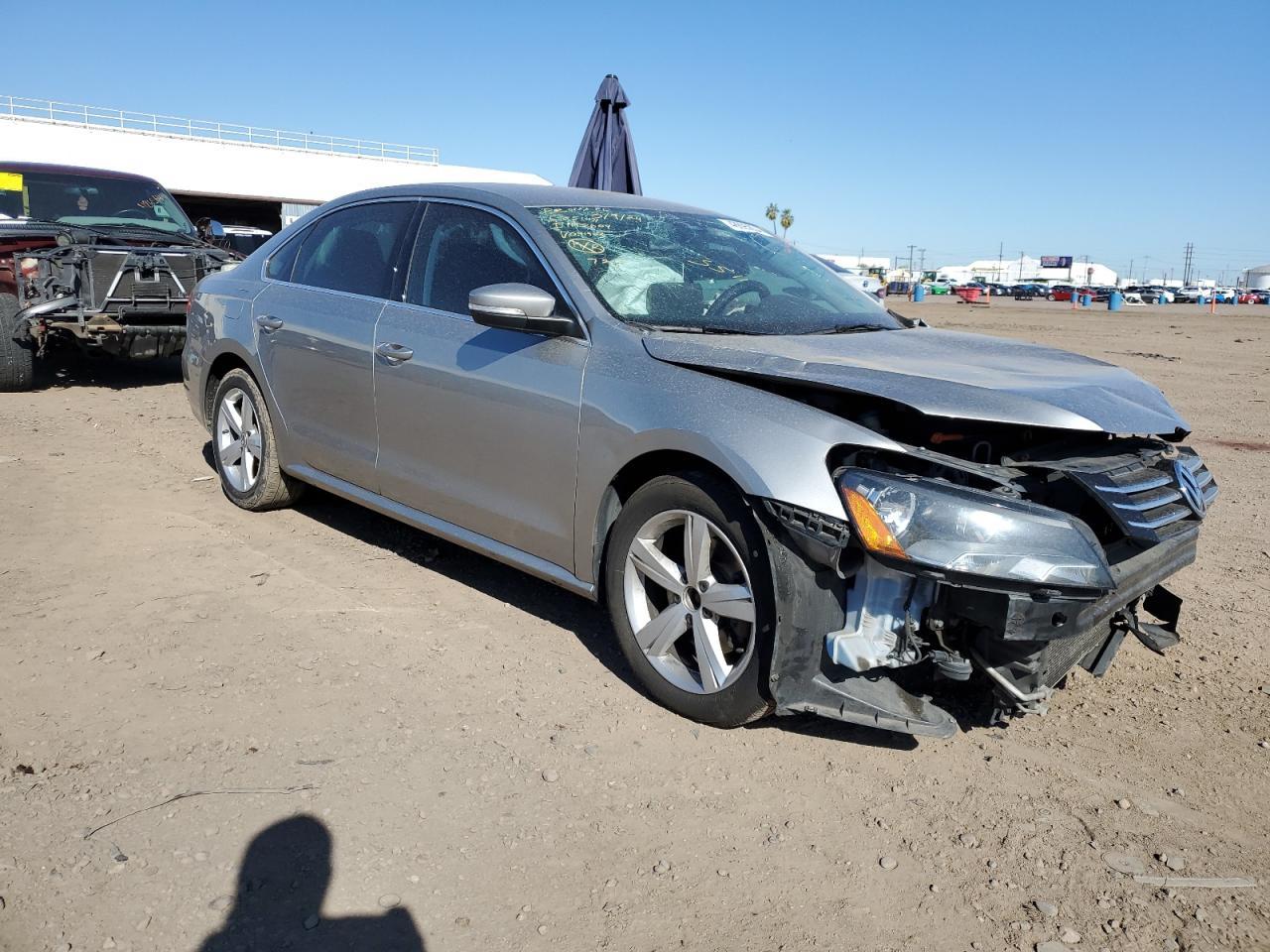 2013 VOLKSWAGEN PASSAT SE - Image 4