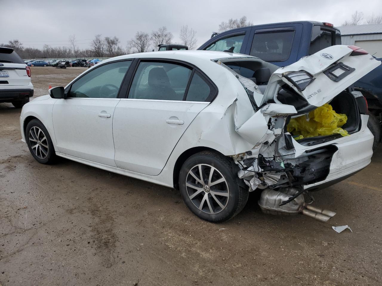 2017 VOLKSWAGEN JETTA SE - Image 2