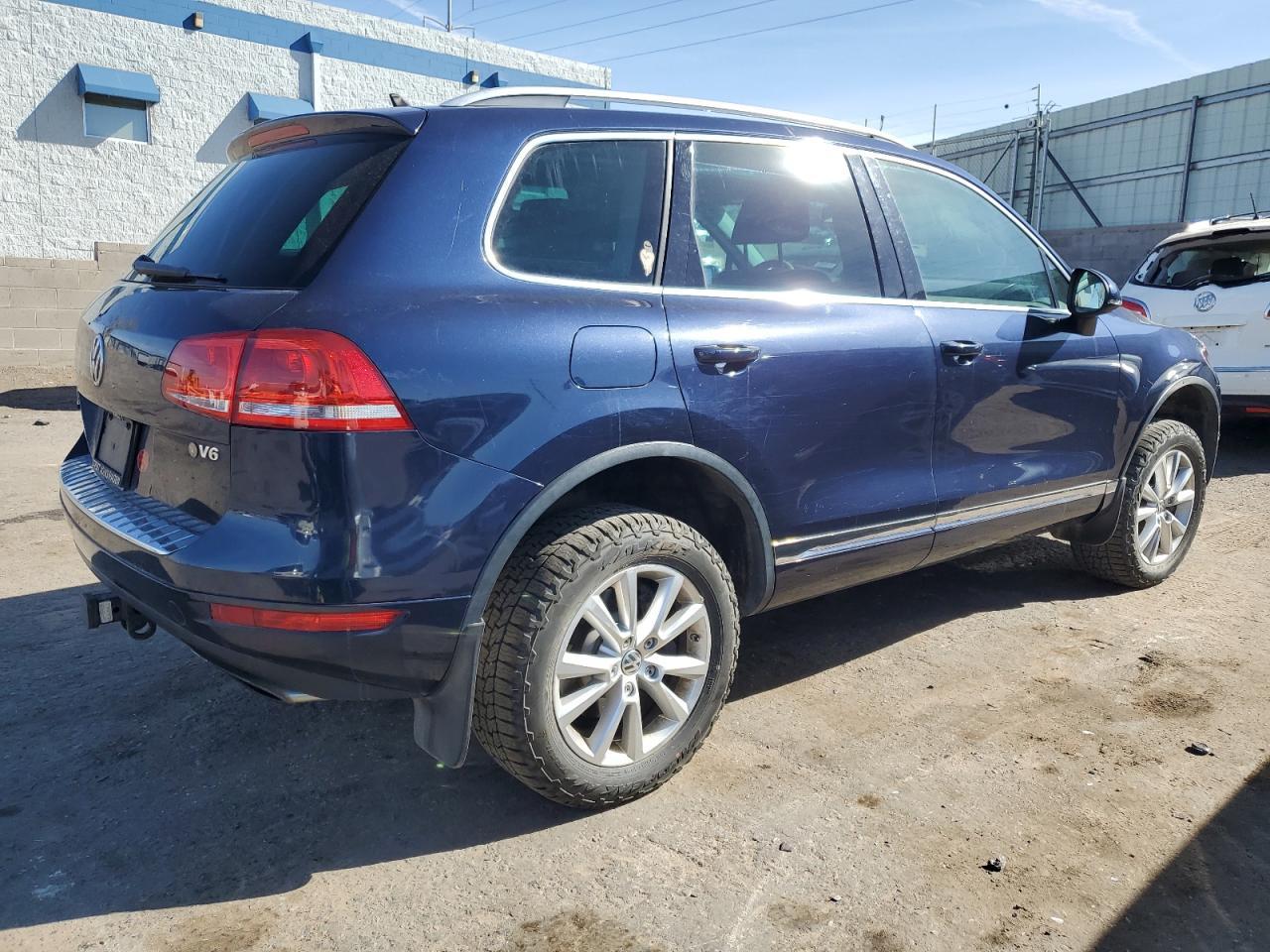 2014 VOLKSWAGEN TOUAREG V6 - Image 3