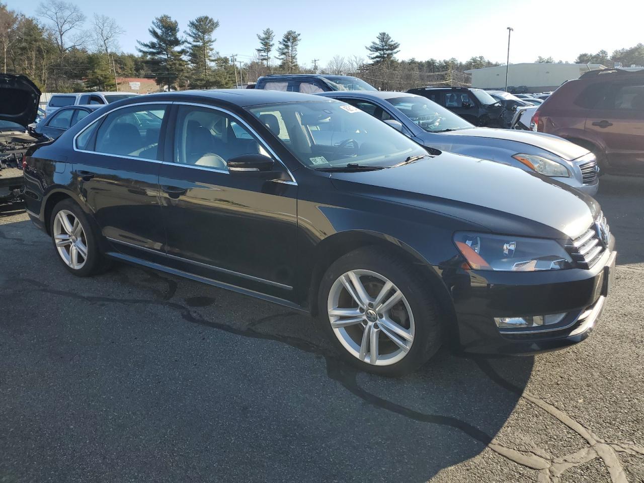 2014 VOLKSWAGEN PASSAT SEL - Image 4