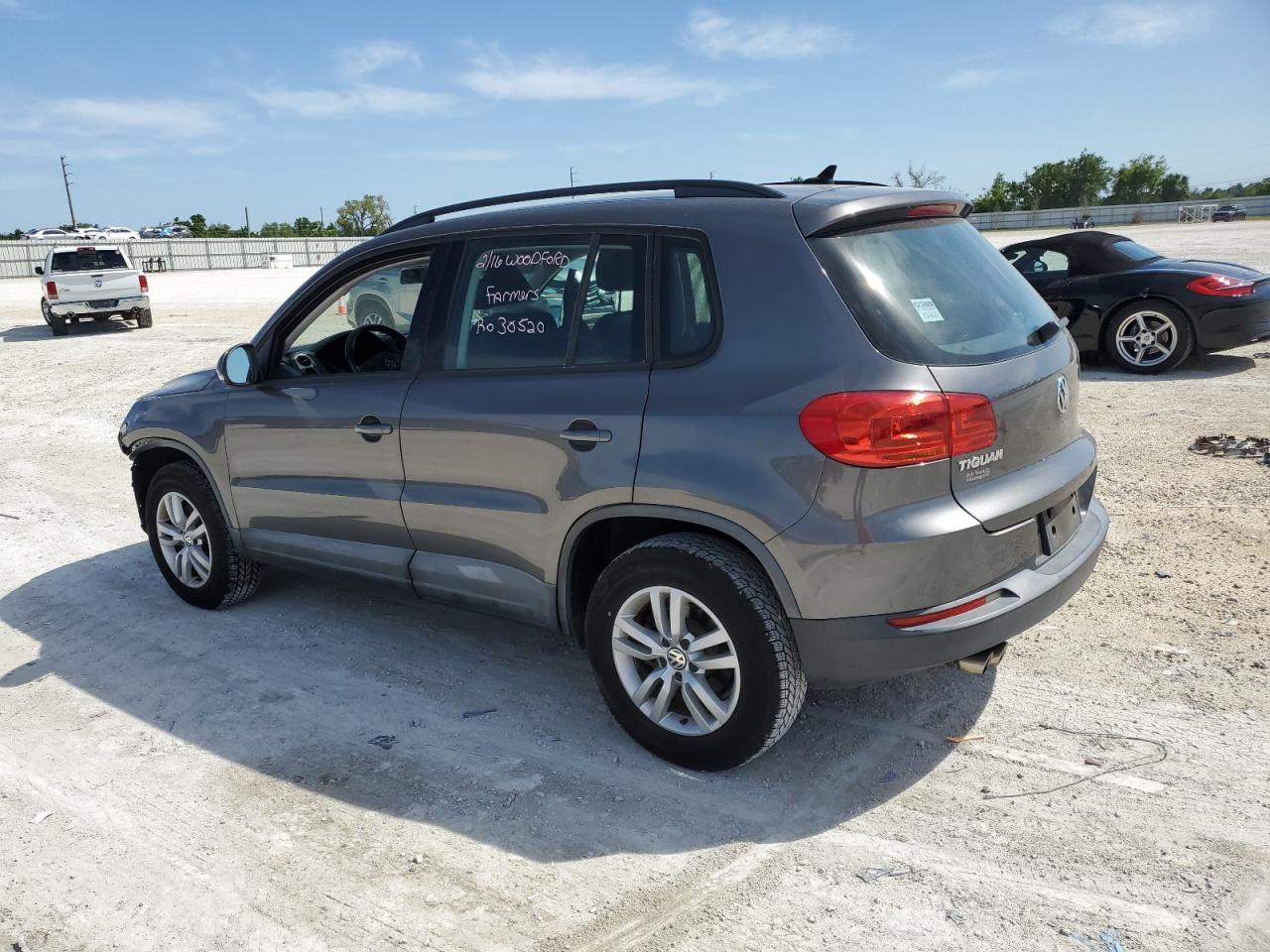 2015 VOLKSWAGEN TIGUAN S - Фото 2