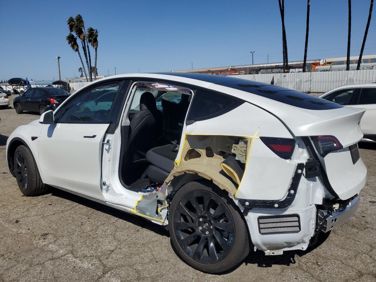 2023 TESLA MODEL Y - Фото 2
