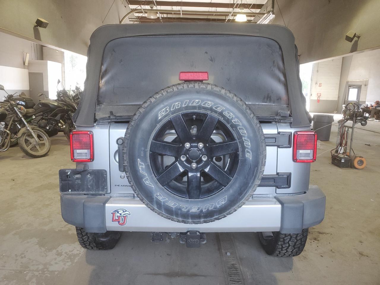 2015 JEEP WRANGLER U - Фото 6