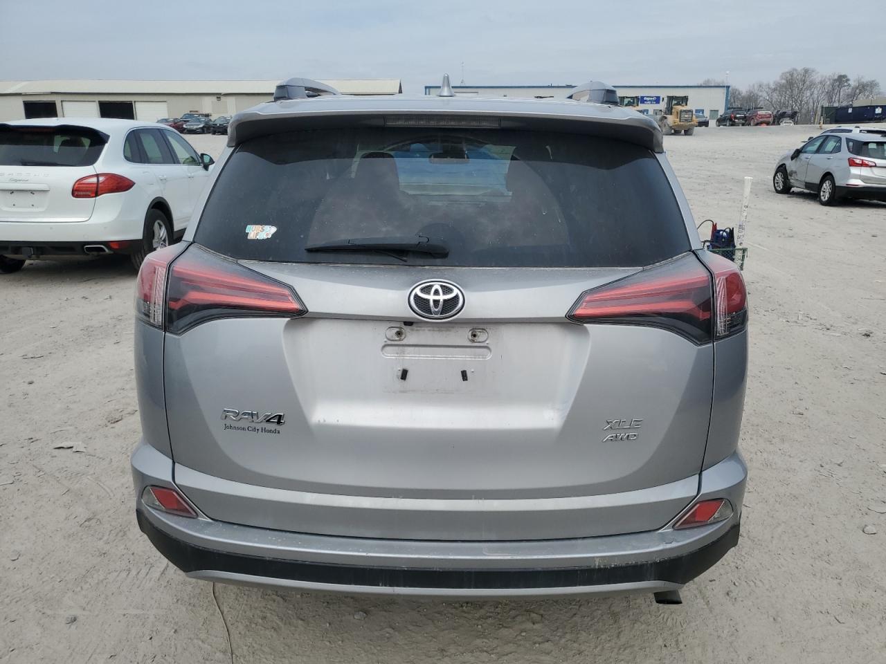 2017 TOYOTA RAV4 XLE - Фото 6