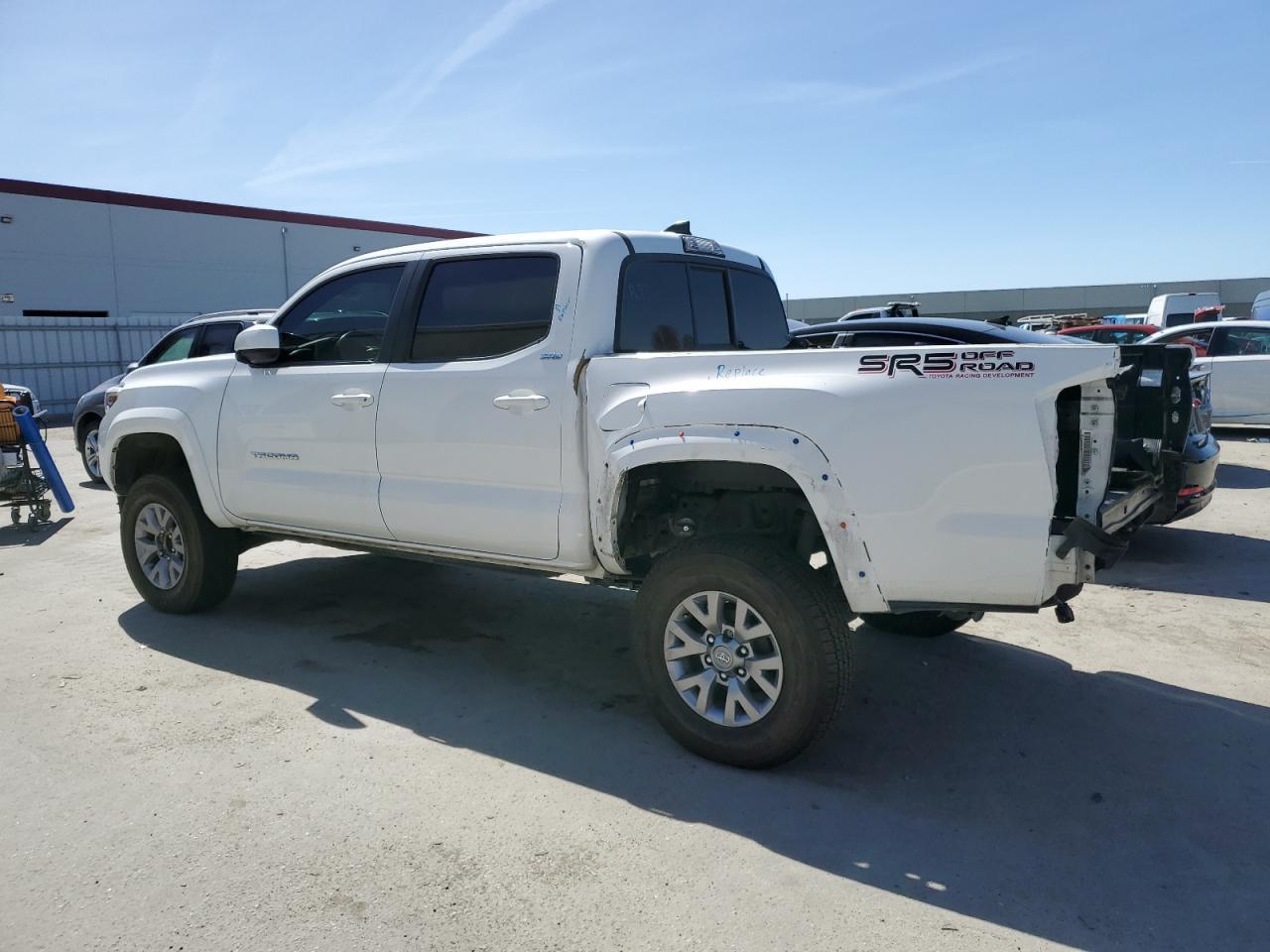 2017 TOYOTA TACOMA DOU - Фото 2