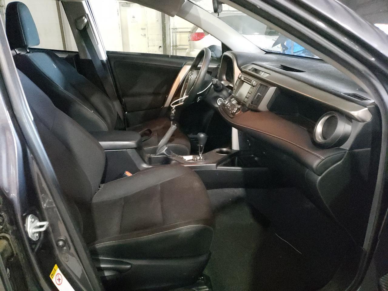 2015 TOYOTA RAV4 XLE - Image 7