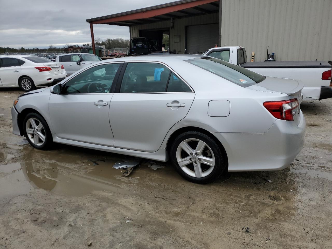 2014 TOYOTA CAMRY L - Image 2