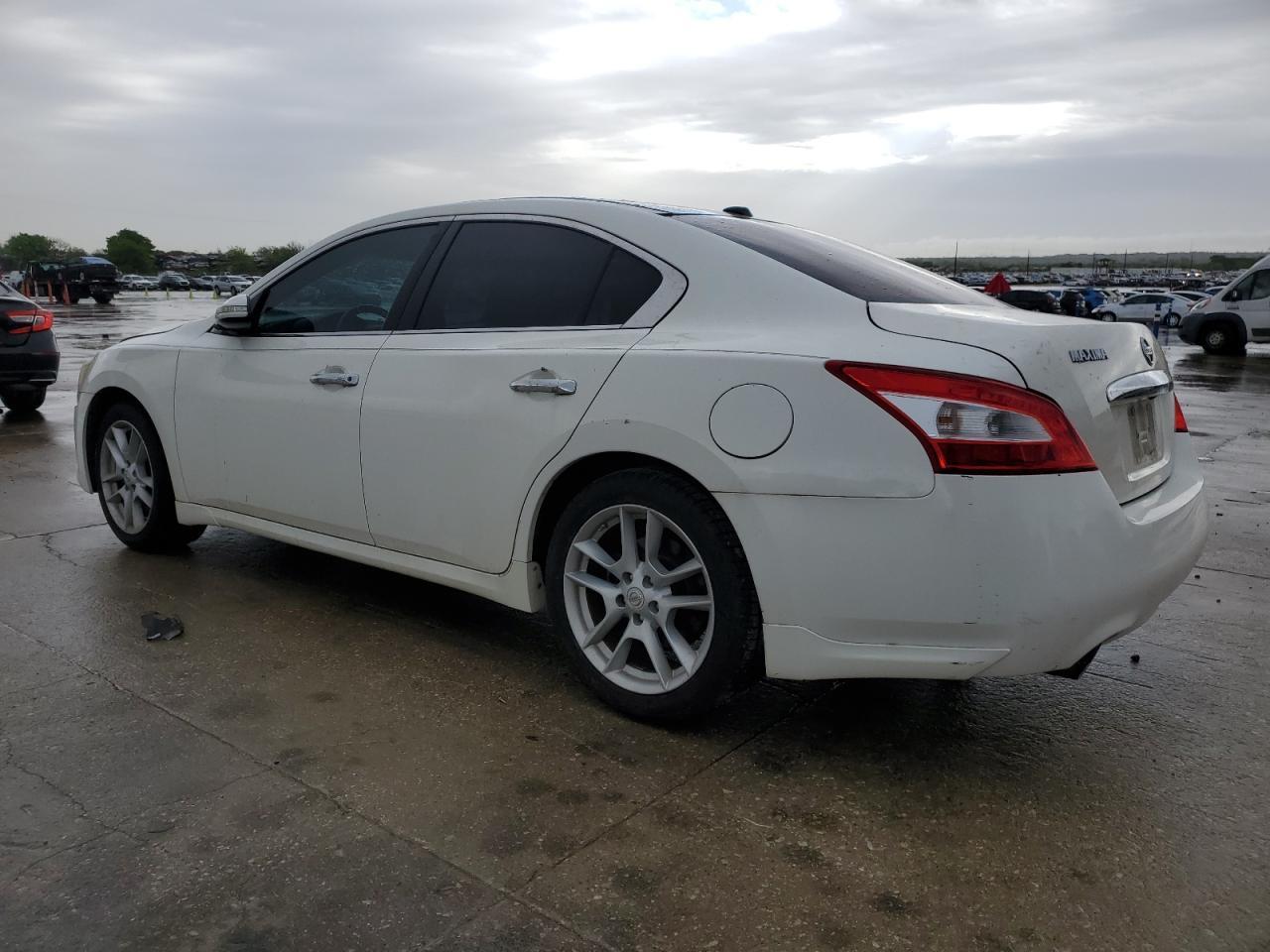 2011 NISSAN MAXIMA S - Image 2