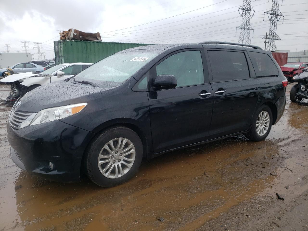 2016 TOYOTA SIENNA XLE car image