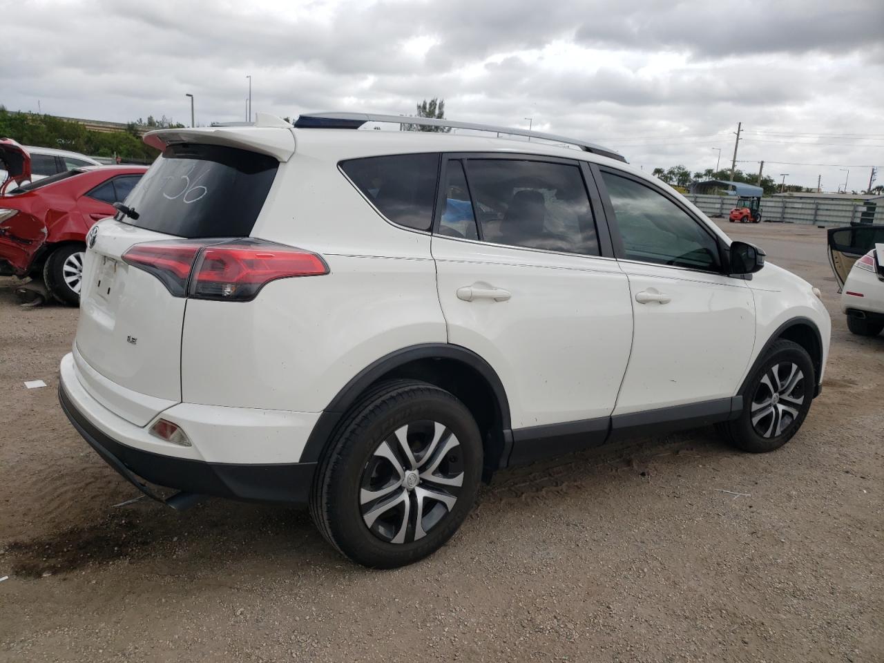 2017 TOYOTA RAV4 LE - Image 3