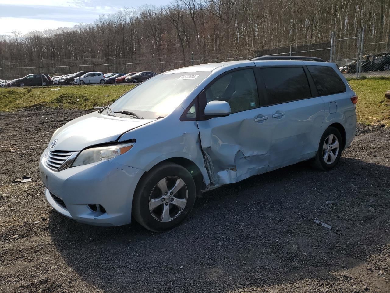 2015 TOYOTA SIENNA LE