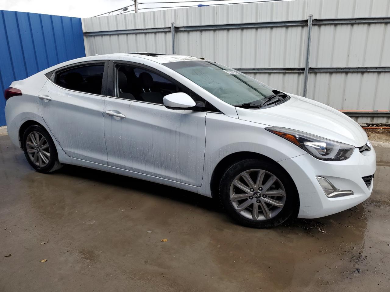 2015 HYUNDAI ELANTRA SE - Image 4