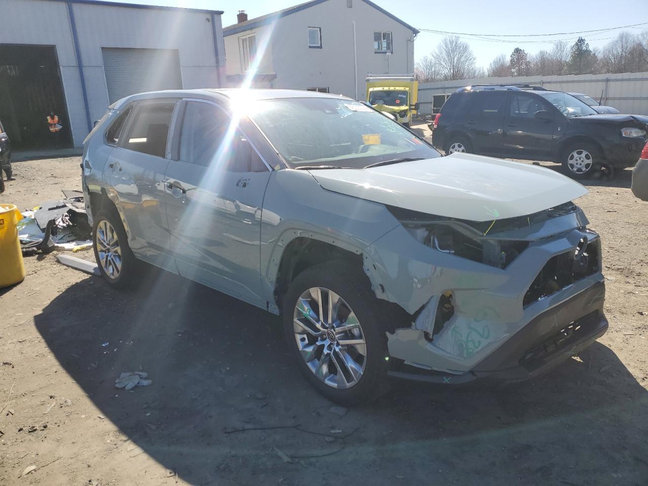 2022 TOYOTA RAV4 XLE P - Фото 4