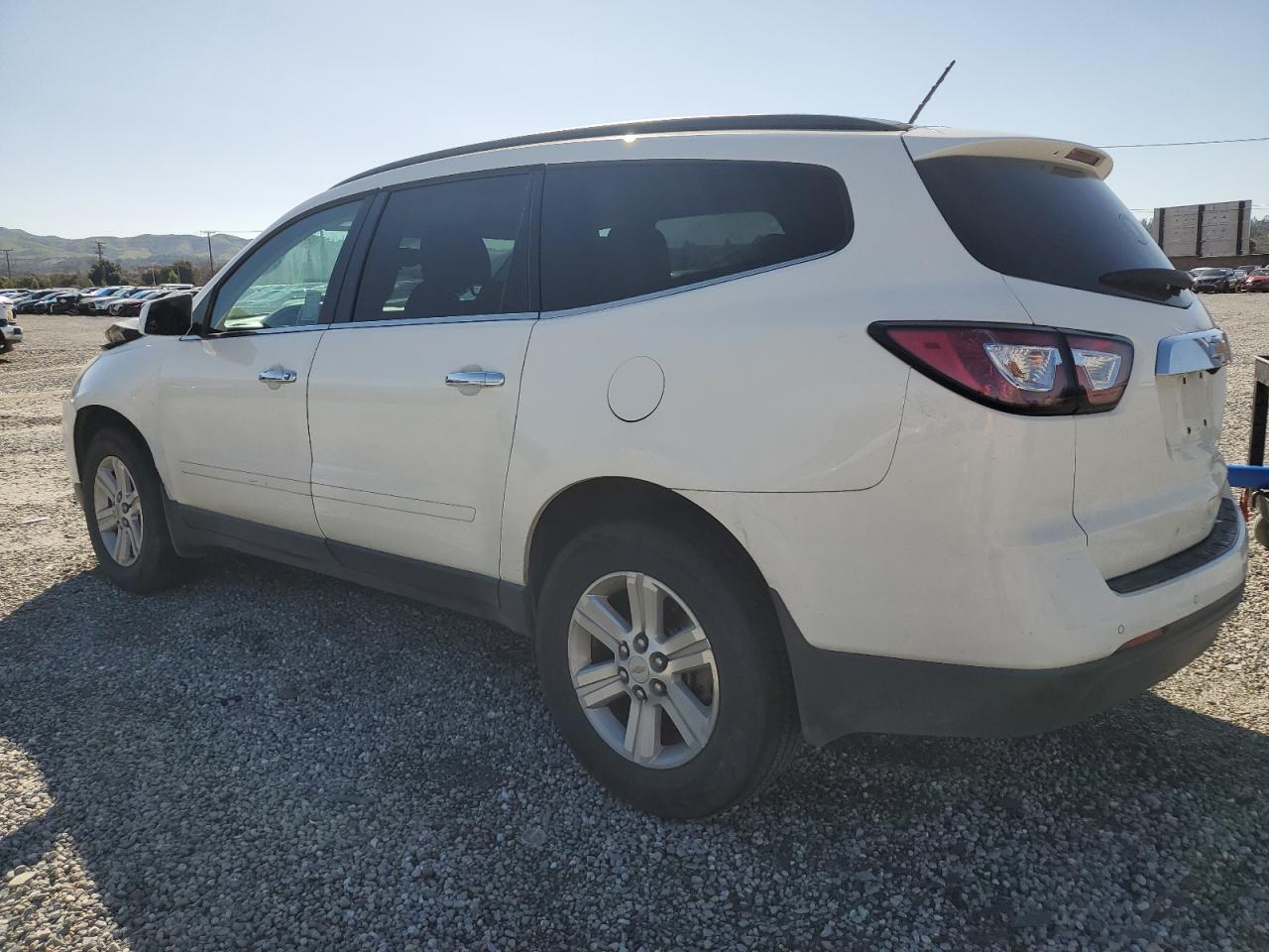 2014 CHEVROLET TRAVERSE L - Image 2