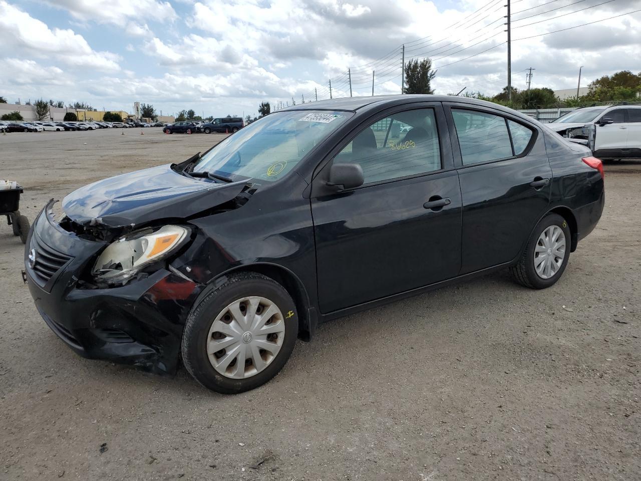 2014 NISSAN VERSA S