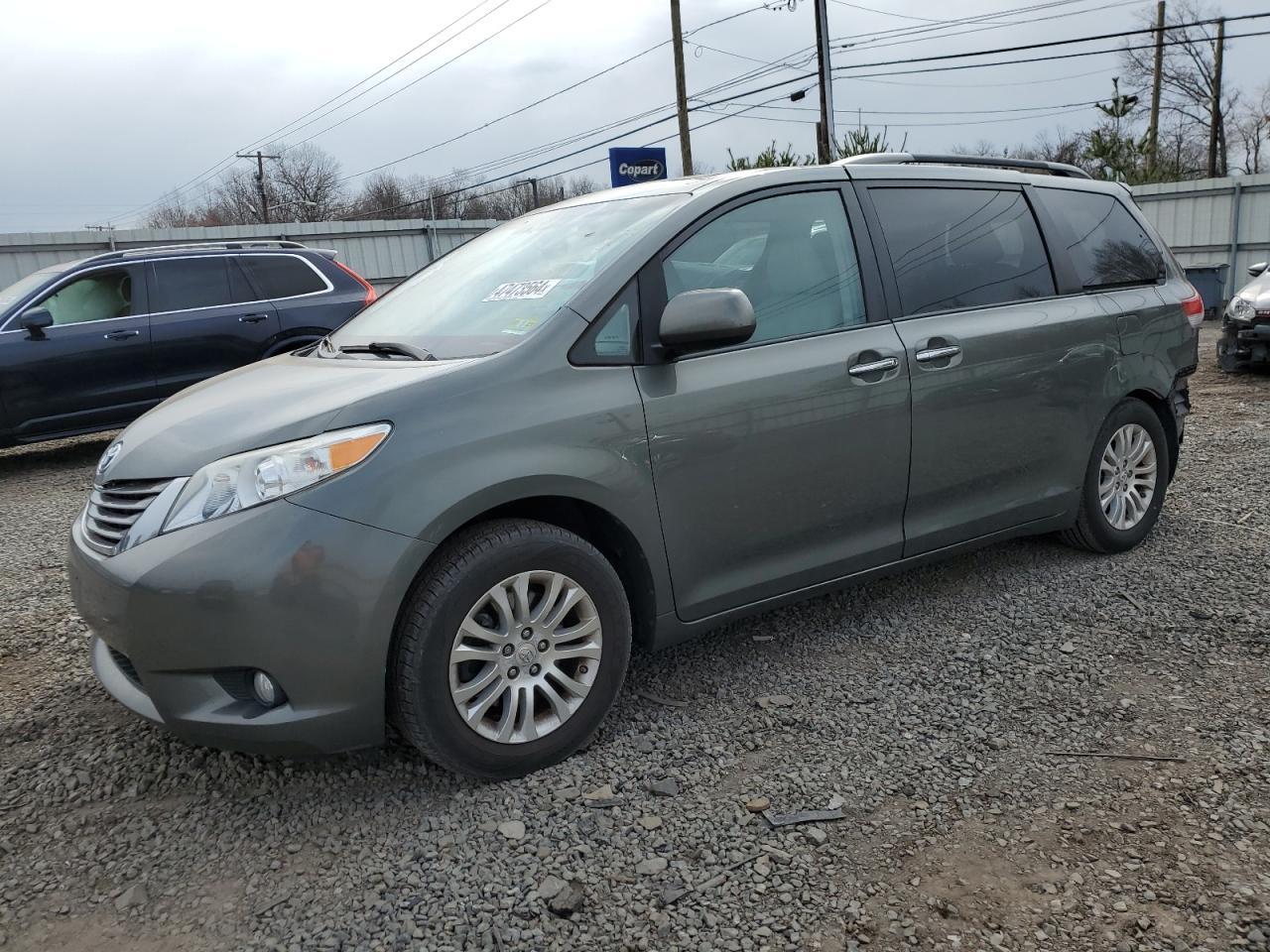 2011 TOYOTA SIENNA XLE