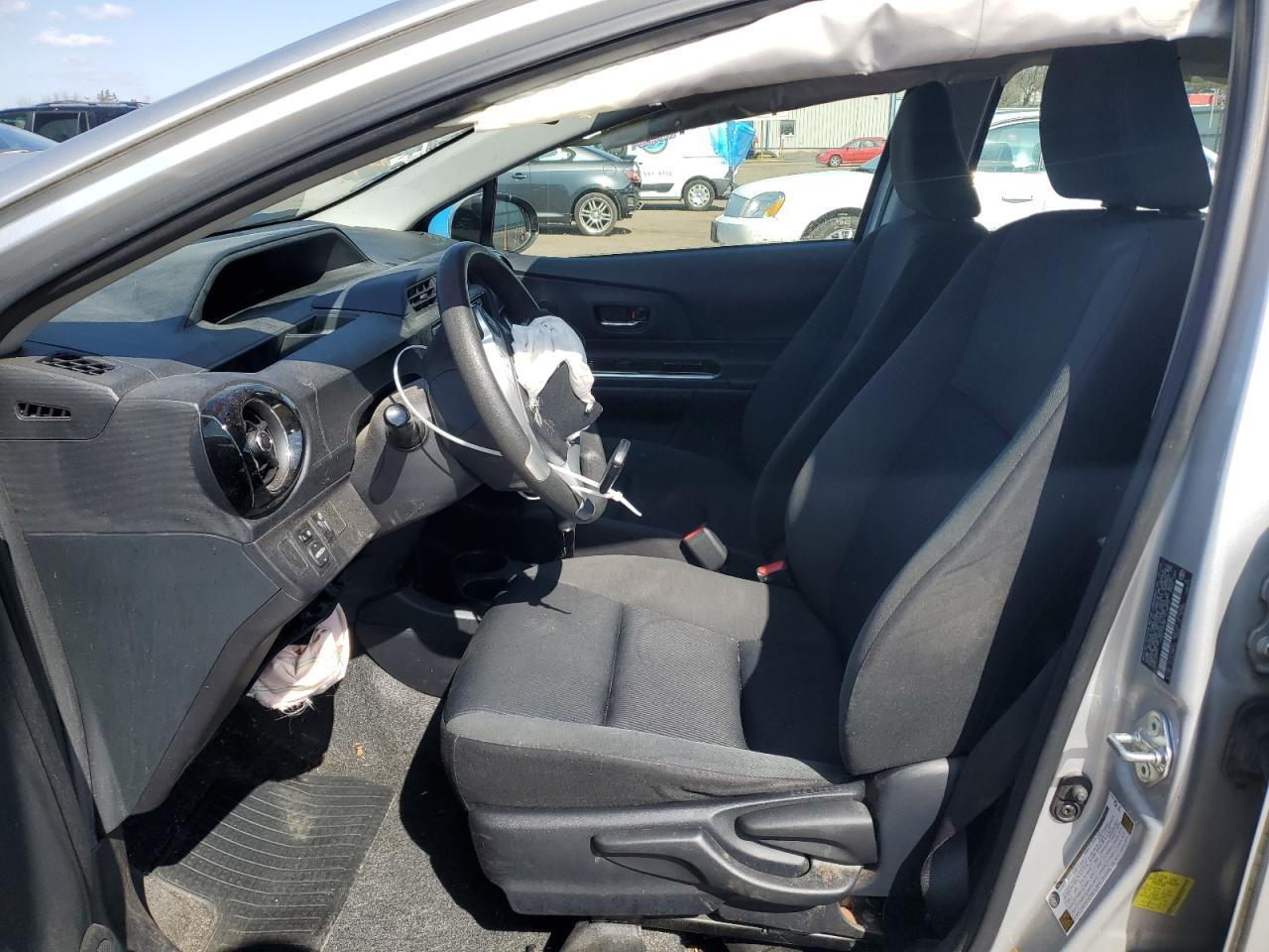 2015 TOYOTA PRIUS C - Image 7