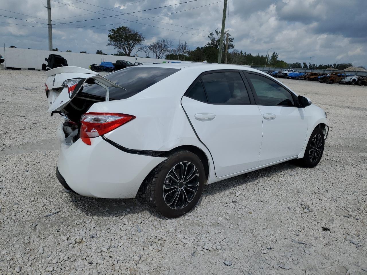 2015 TOYOTA COROLLA L - Image 3