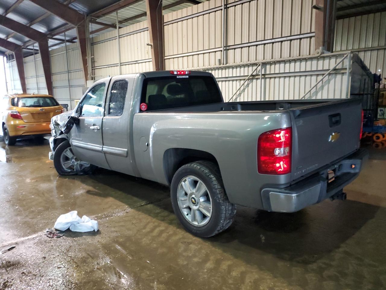 2012 CHEVROLET SILVERADO - Image 2