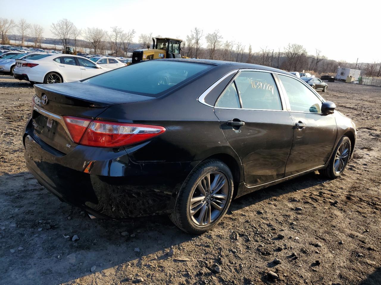2017 TOYOTA CAMRY LE - Image 3