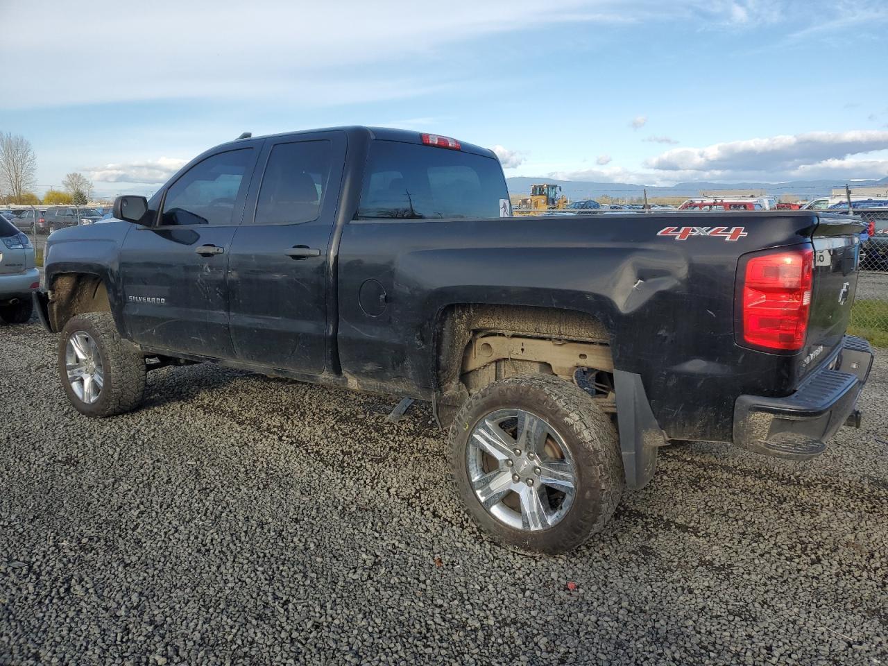 2017 CHEVROLET SILVERADO - Фото 2
