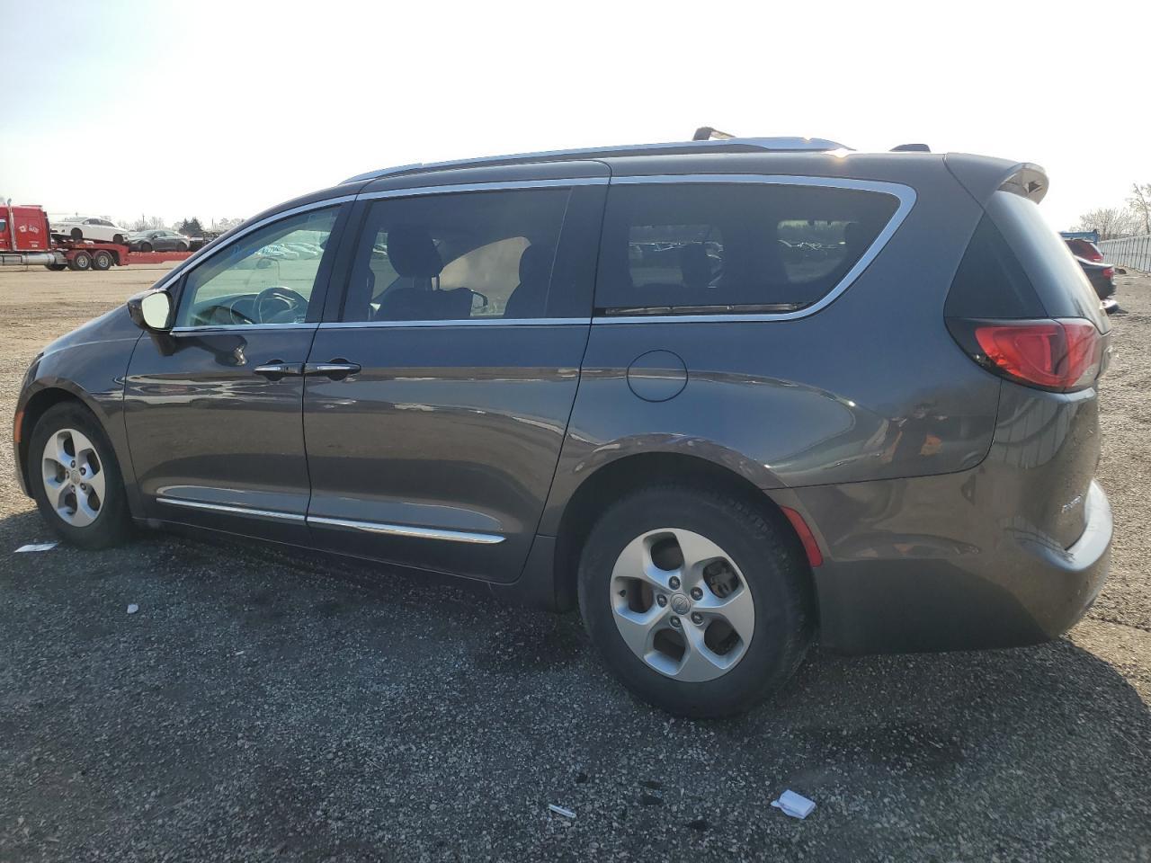 2017 CHRYSLER PACIFICA T - Image 2