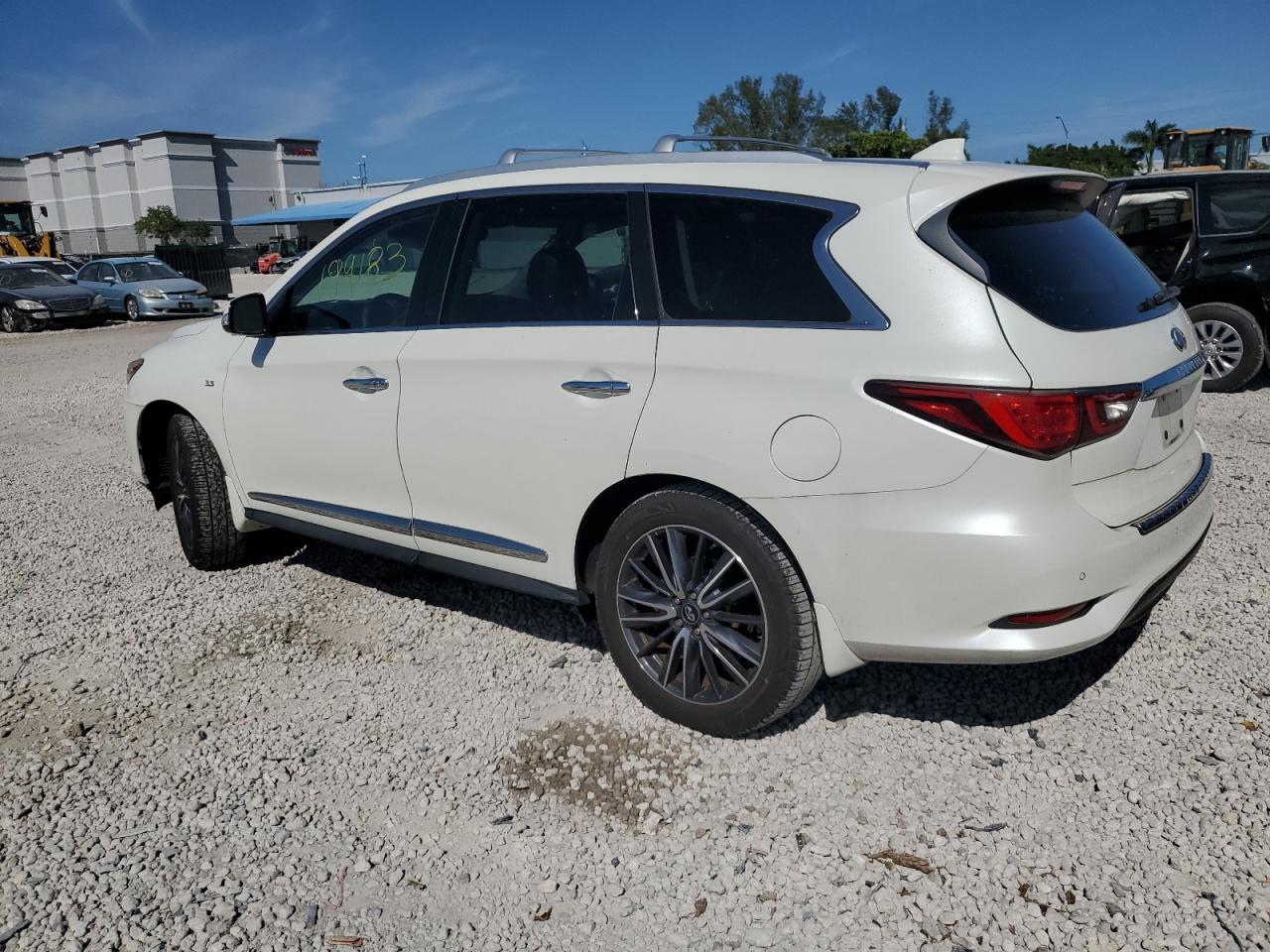 2019 INFINITI QX60 LUXE - Image 2