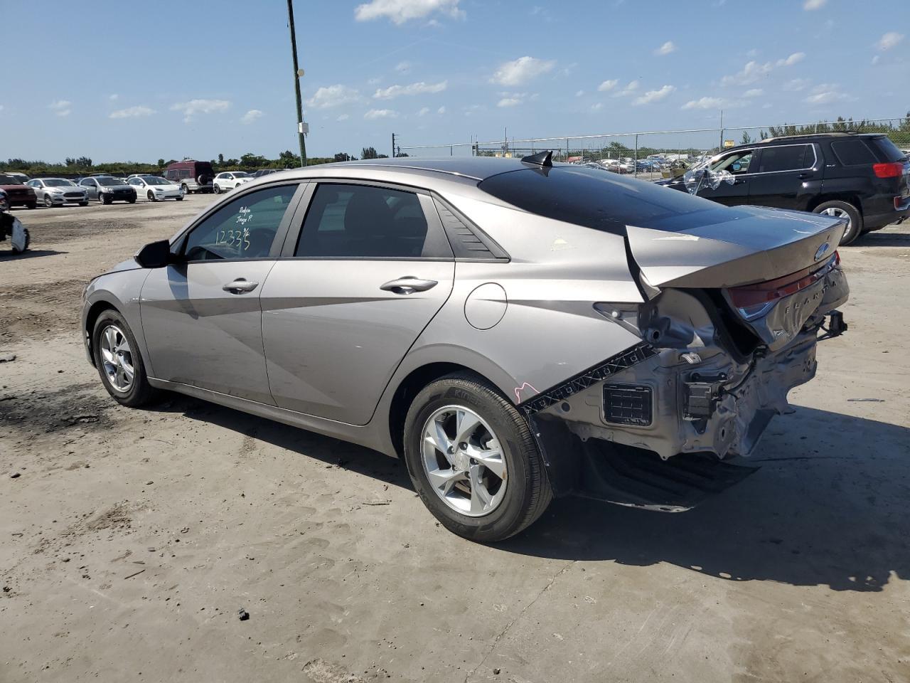 2022 HYUNDAI ELANTRA SE - Фото 2