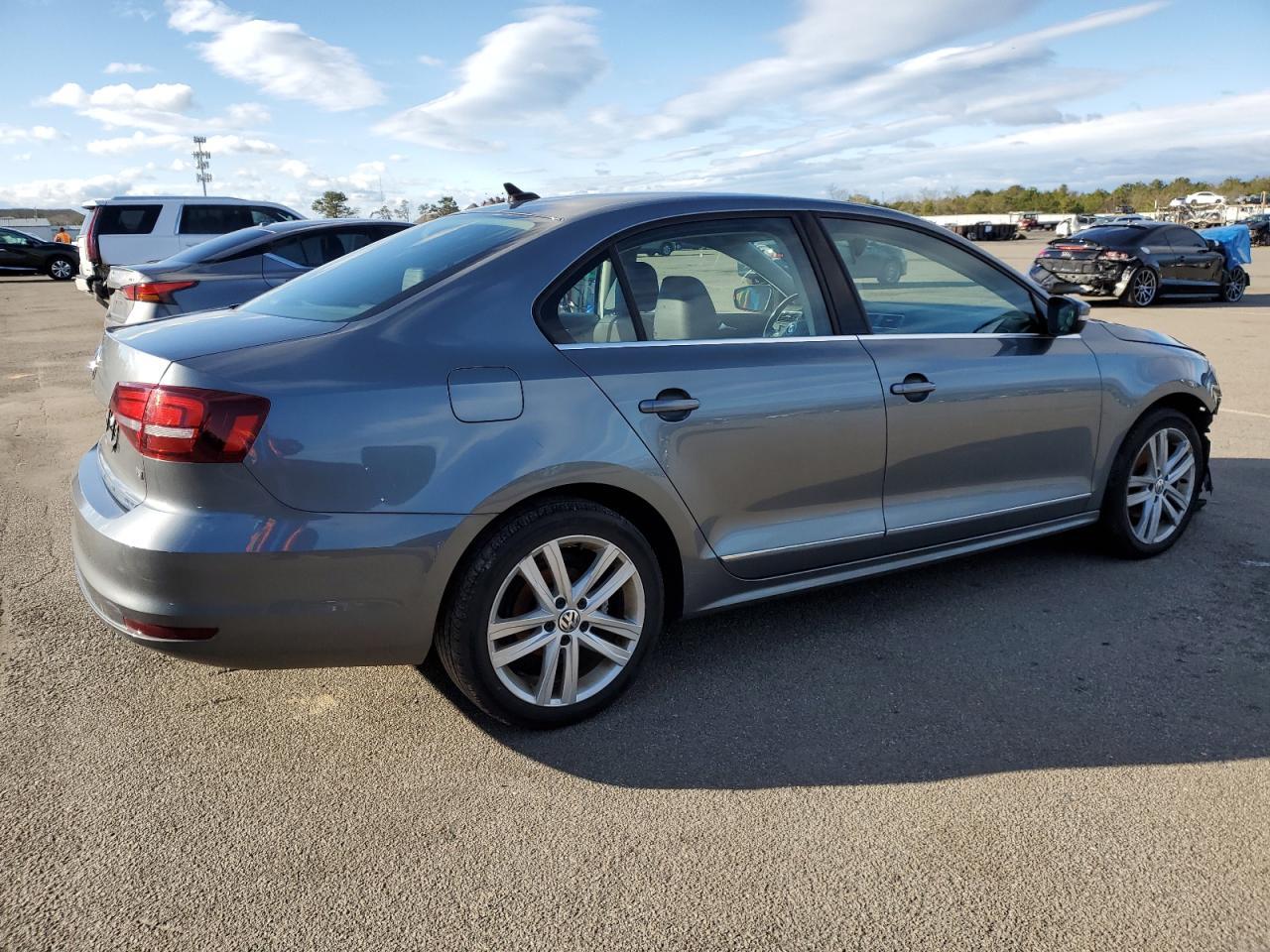 2017 VOLKSWAGEN JETTA SEL - Image 3