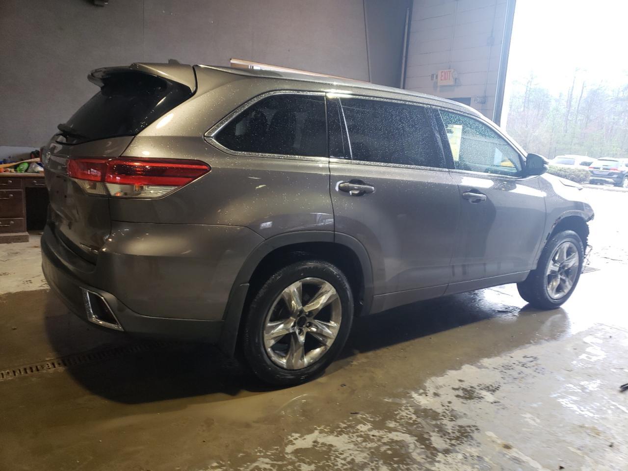 2019 TOYOTA HIGHLANDER - Image 3