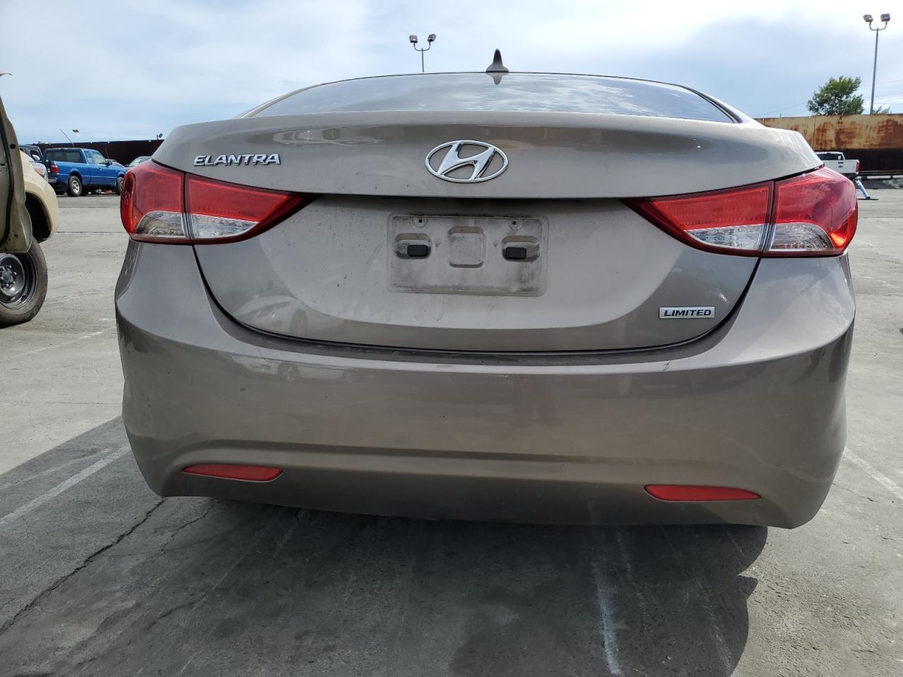 2013 HYUNDAI ELANTRA GL - Image 6
