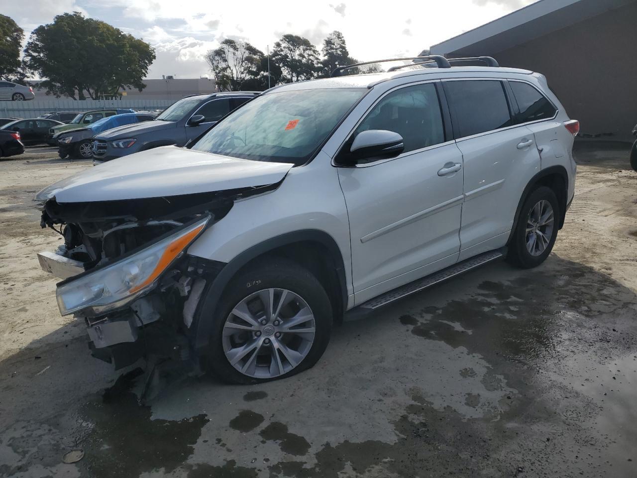 2015 TOYOTA HIGHLANDER